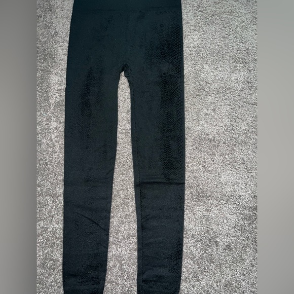 Connection 18 Black Textured Leggings - Picture 6 of 7